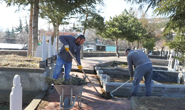 Kayseri Melikgazi'de mezarlıklarda bayram temizliği