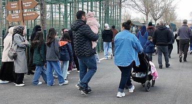 Kayseri'de hayvanat bahçesinde bayram yoğunluğu