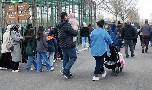 Kayseri'de hayvanat bahçesinde bayram yoğunluğu