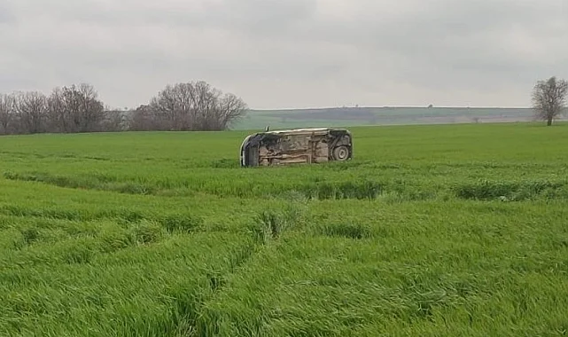 Keşan-Beğendik yolunda ticari araç buğday tarlasına uçtu!
