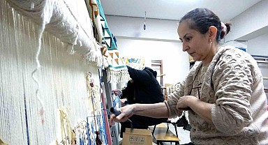 Keşap’ta Kadınlar Kilim Dokuyarak Geleneği Yaşatıyor