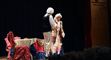 Kibarlık Budalası Sakarya'da sahnelendi