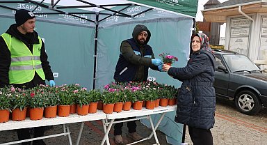 Kocaeli Büyükşehir'den ücretsiz binlerce çiçek