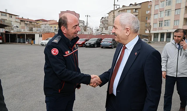 Kocaeli Gebze'de bayram öncesi kamu personeline ziyaret
