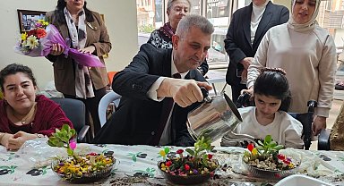 Kocaeli Gölcük'te çiçekler engelleri aştı