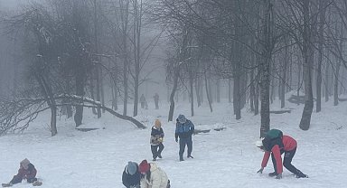Kocaeli Kuzuyayla'da bayram sevinci karla buluştu