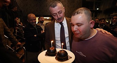 Kocaeli'de Başkan Büyükakın'dan Arif'e doğum günü sürprizi