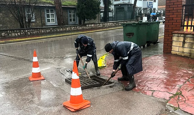Kocaeli'de ekipler su baskını ve taşkın riskine karşı sahada