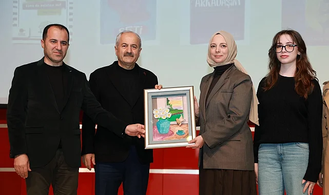 Kocaeli'de Gebze Okur Buluşmaları'nda Özgü Güler söyleşisi