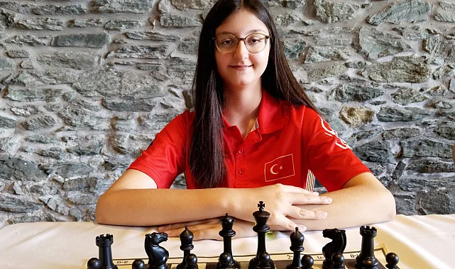 Kraliçeler Online Satranç Festivali'nde yarı finalde Bursalı bir isim