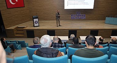 Kütahya Belediyesi hizmet için eğitimleri sürdürüyor