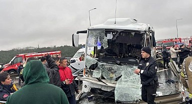 Kuzey Marmara Otoyolu’nda Polis Servisi Kaza Yaptı