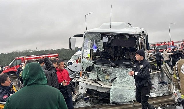 Kuzey Marmara Otoyolu’nda Polis Servisi Kaza Yaptı