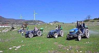 Manisa Kırkağaç'ta meralara gübre desteği
