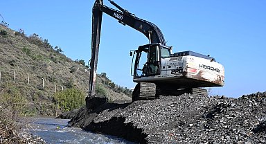 Manisa'da MASKİ Kırtık Deresi'ni temizledi