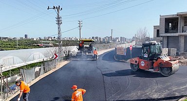 Mersin Büyükşehir'den Mezitli'de sıcak asfalt atağı