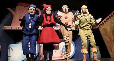 Mersin'de "Bisküvi Adam" oyunu Silifkeli miniklerle buluştu