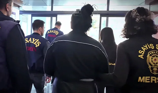 Mersin'de hırsızlık şüphelileri minibüste yakalandı: 3 tutuklama