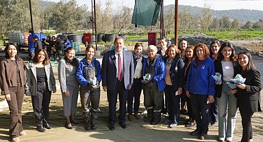 Muğla Milas'ta Başkan Fevzi Topuz'dan 8 Mart ziyareti