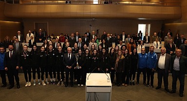 Nilüfer Belediyespor Kadın Voleybol Takımı 1. Lig’e Yükseldi