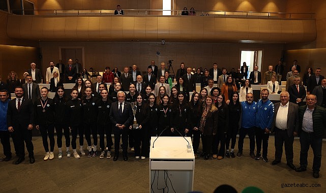 Nilüfer Belediyespor Kadın Voleybol Takımı 1. Lig’e Yükseldi