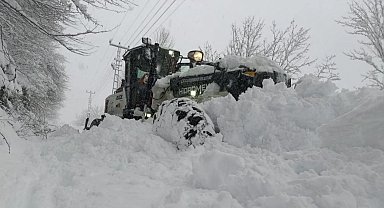 Ordu'da Büyükşehir ekipleri karla mücadelede sahada