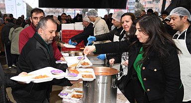 Osmangazi'de Ramazan bereketi 1050 Konutlar'da paylaşıldı