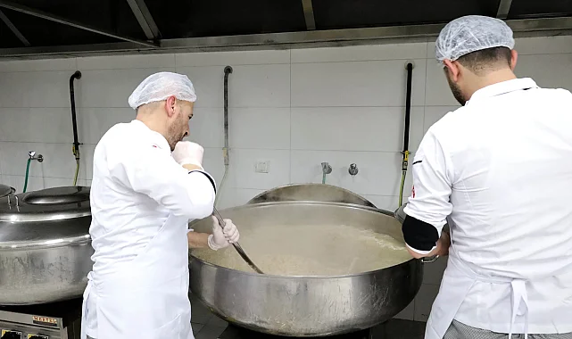 Sakarya'da 90 bin kişilik iftar yemeği kendi kazanlarında pişiriyor