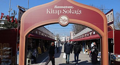 Sakarya'da Kitap Sokağı kitapseverlerin buluşma noktası oldu