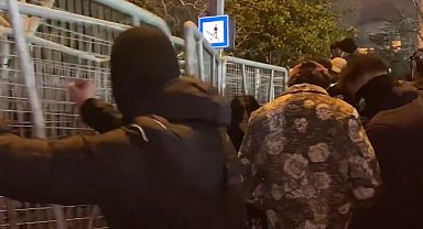 Saraçhane'de polis bariyerlerine saldıran maskeli 35 şüpheli gözaltında