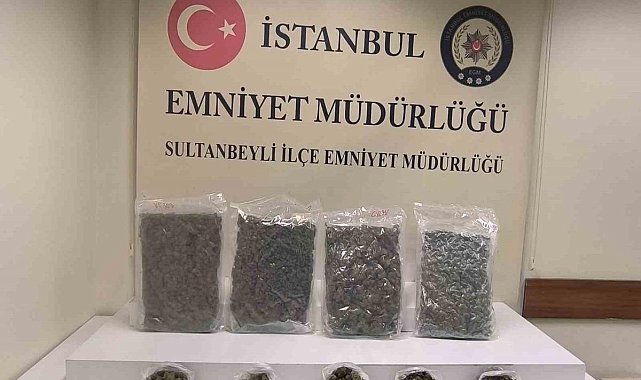 Sultanbeyli’de dron ile takip edilen uyuşturucu satıcısına operasyon kamerada