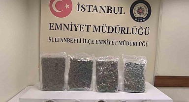 Sultanbeyli’de dron ile takip edilen uyuşturucu satıcısına operasyon kamerada