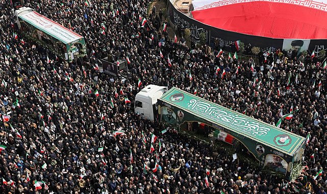 Tahran’da İranlı Komutanlar İçin Görkemli Cenaze Töreni Düzenlendi