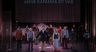 Tarık Akan'ın hayatı tiyatro sahnesinde