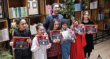 Ünlü tiyatro tiratları Bursa'da çocukların yorumuyla sahnelendi