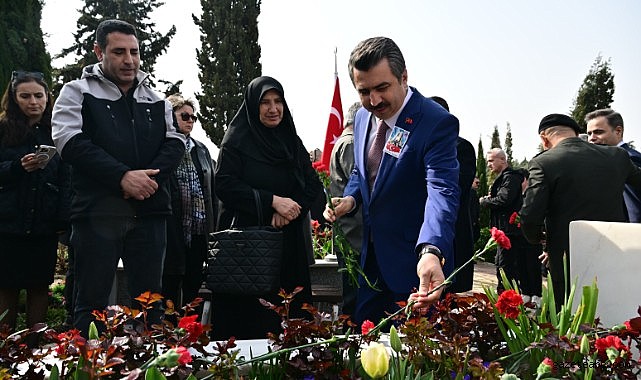 Yıldırım Belediye Başkanı Yılmaz’dan Şehitlik Ziyareti