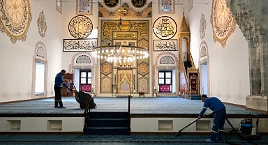 Yıldırım Belediyesi’nden Bayrama Özel Cami Temizliği