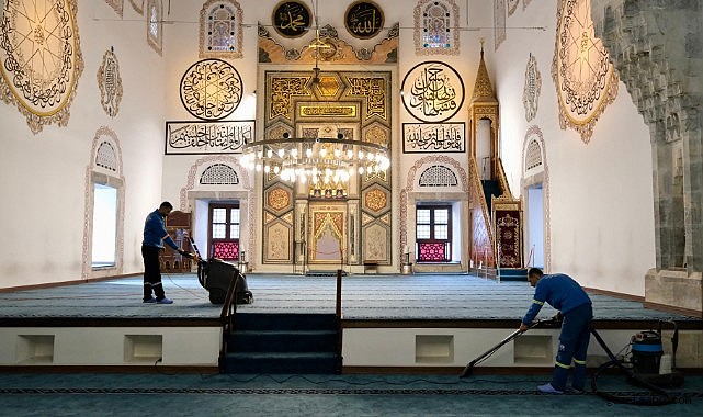Yıldırım Belediyesi’nden Bayrama Özel Cami Temizliği