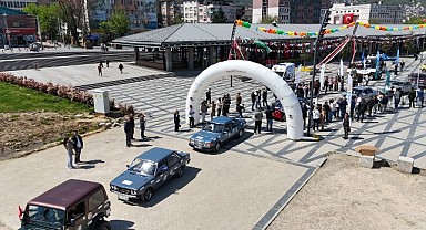 13. Klasik Otomobil Turu Bursa Sokaklarında Nostalji Rüzgârı Estirdi