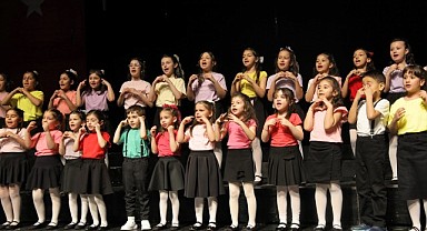 23 Nisan Coşkusu AKM Merinos’ta Müzikle Taçlandı