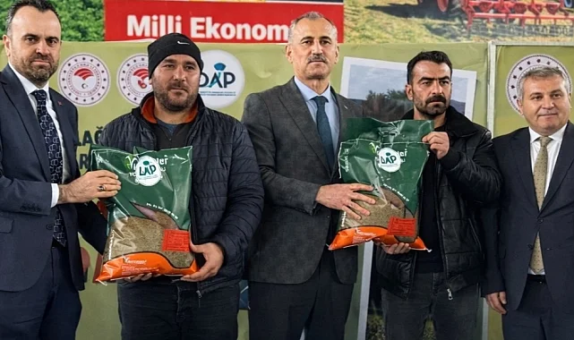 Ağrı'da 440 çiftçiye 44 ton yonca tohumu katkısı