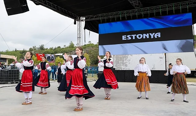 Antalya Çocuk Festivali renkli görüntülere sahne oldu