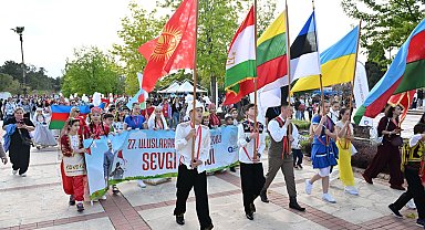 Antalya'da çocuklar Sevgi Korteji'nde buluştu