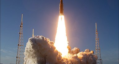 Artemis II görevi başladı... 50 yıl sonra astronotlar Ay yolunda