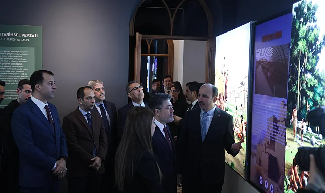 Bakan Yumaklı Konya'da Dijital Tanıtım Merkezi'ni inceledi