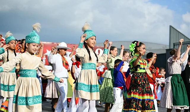 Balıkesir'de Uluslararası Çocuk Festivali coşkusu