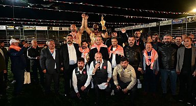 Balıkesirli güreşçi Enes Doğan Kepez'de tarih yazdı