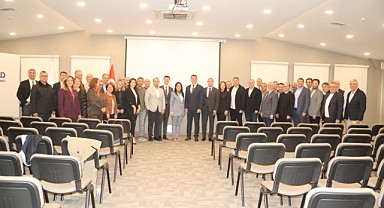 BALKANTÜRKSİAD Akademi’den “Değişim ve Dönüşüm Liderliği” Semineri