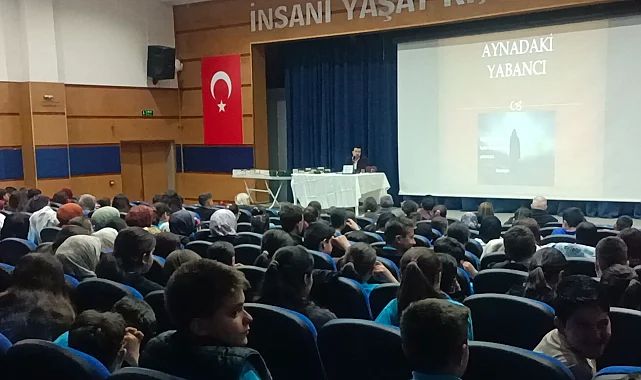 Bilecik'te "Aynadaki Yabancı" söyleşisi gençlere farkındalık kazandırdı