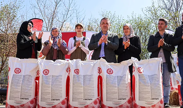 Bilecik'te çiftçilere ayçiçeği tohumu dağıtıldı